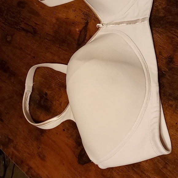 Like New White Vanity Fair 40D Lightly padded Wirefree Bra - Picture 2 of 10
